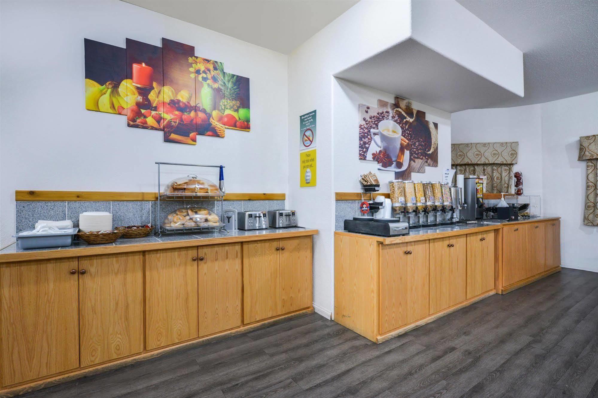 Canadas Best Value Inn Valemount Exterior foto