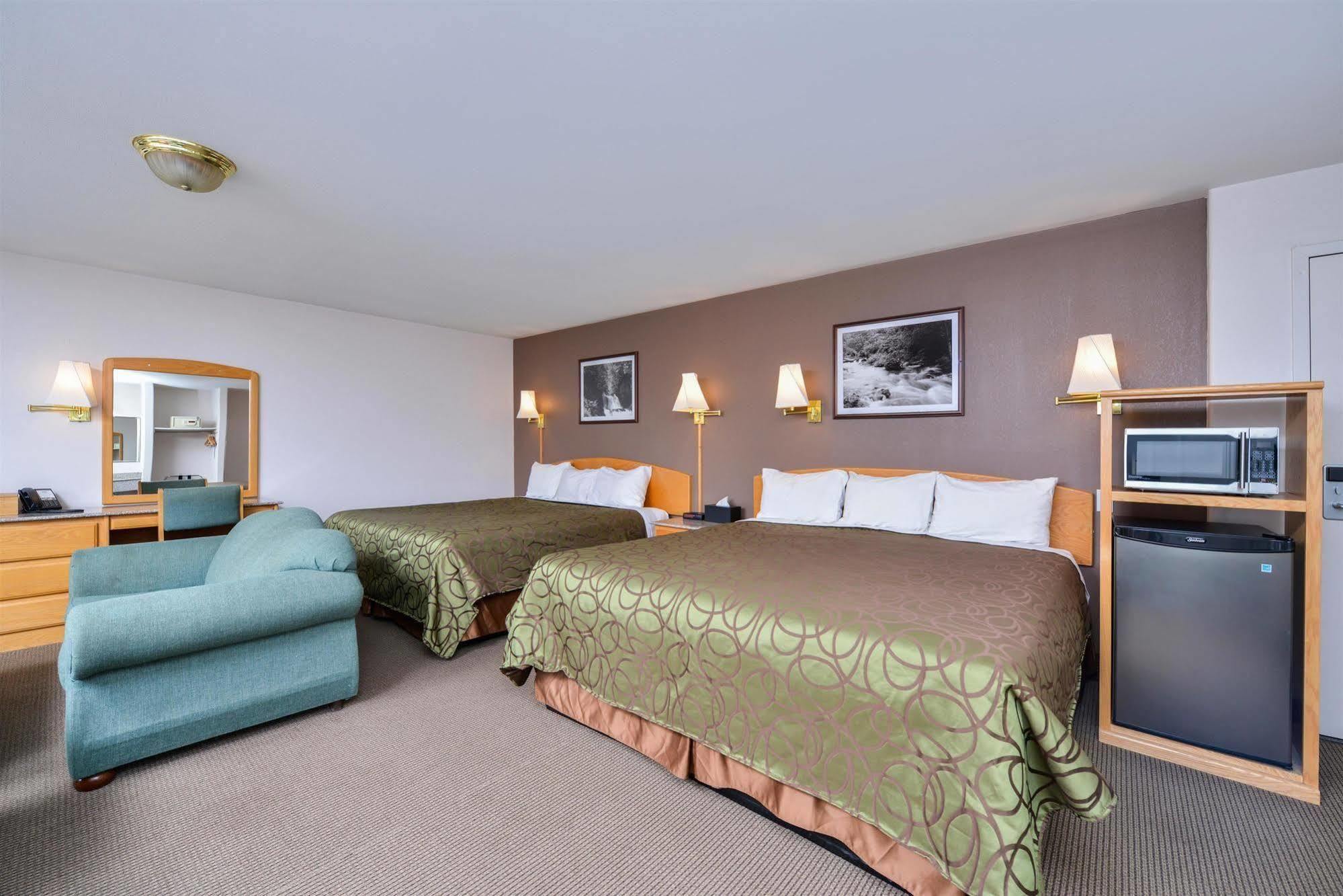 Canadas Best Value Inn Valemount Exterior foto