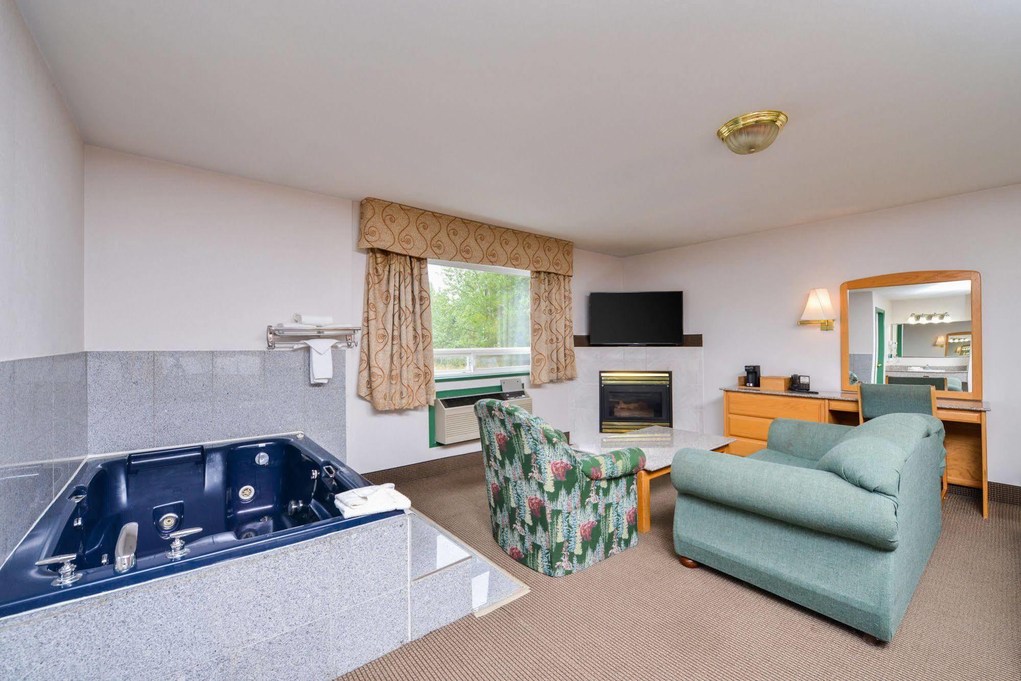 Canadas Best Value Inn Valemount Exterior foto