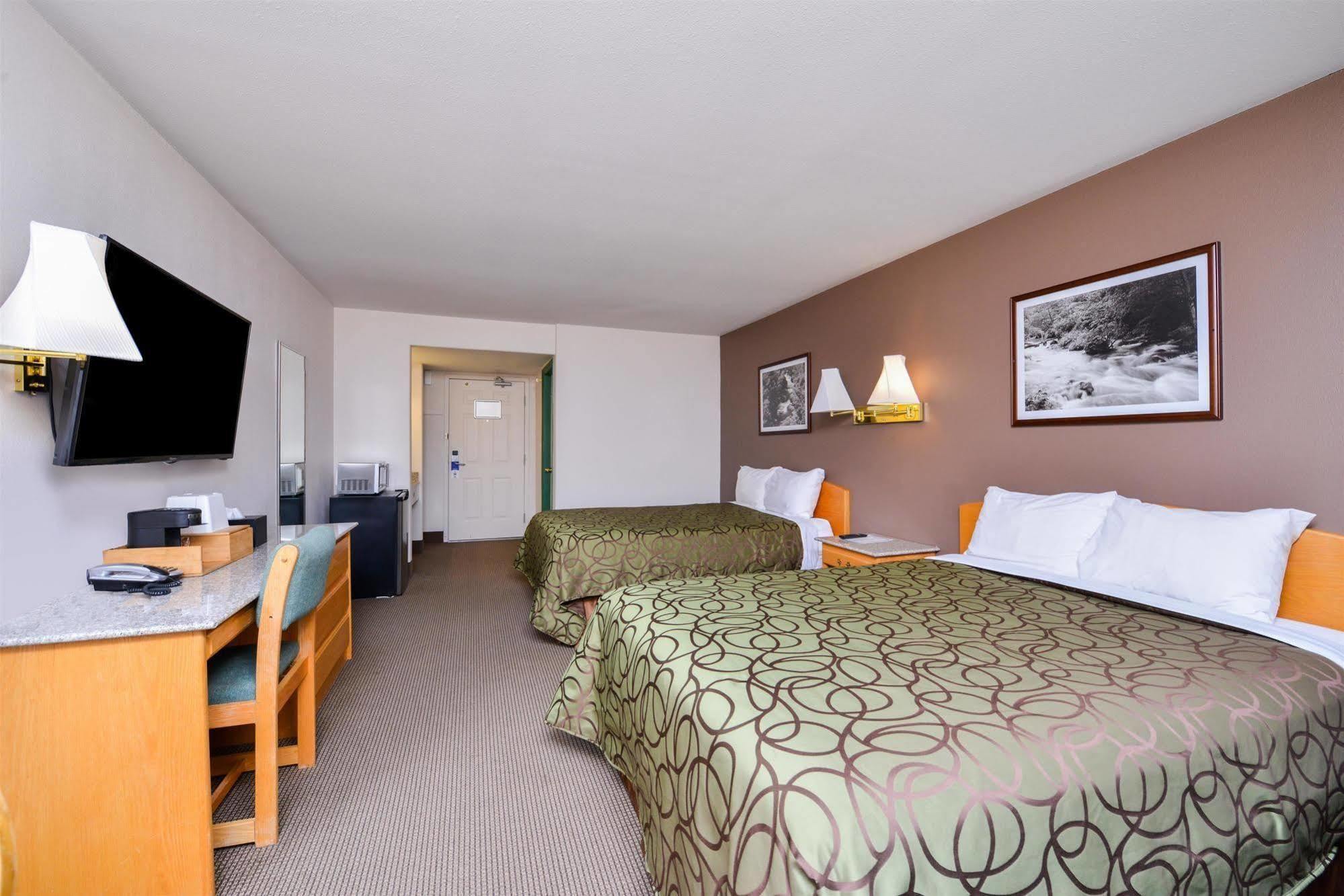 Canadas Best Value Inn Valemount Exterior foto