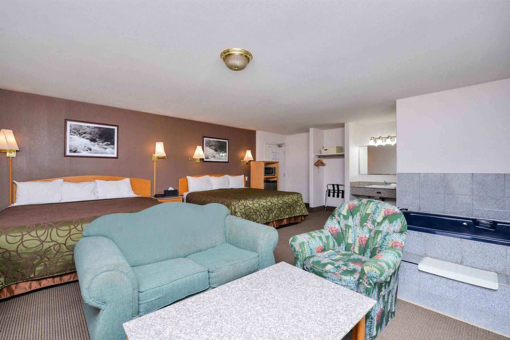 Canadas Best Value Inn Valemount Exterior foto