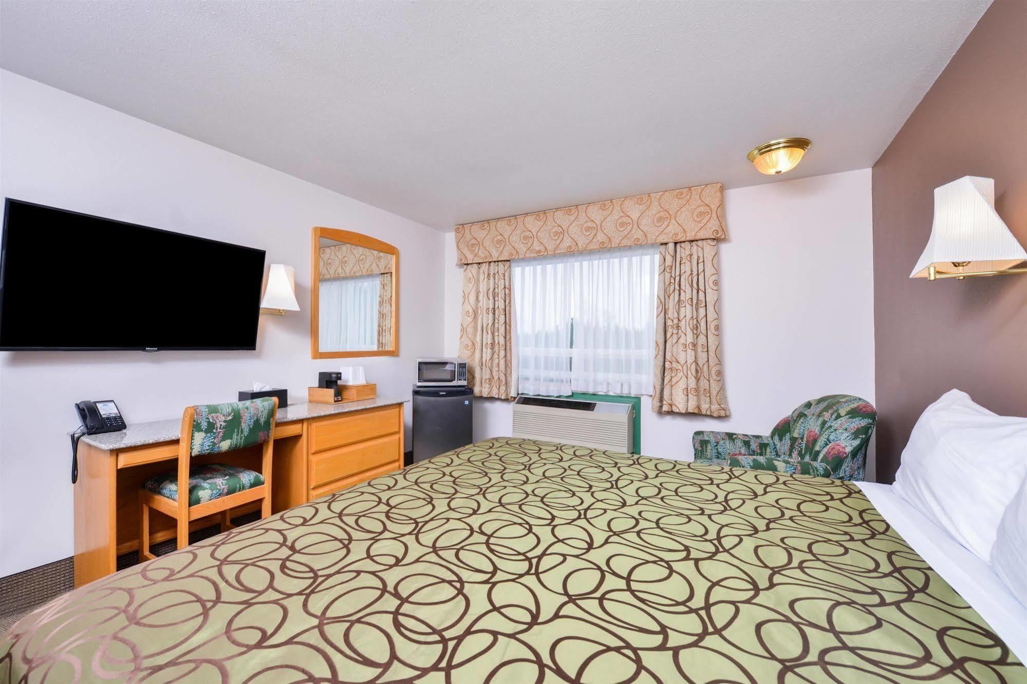 Canadas Best Value Inn Valemount Exterior foto