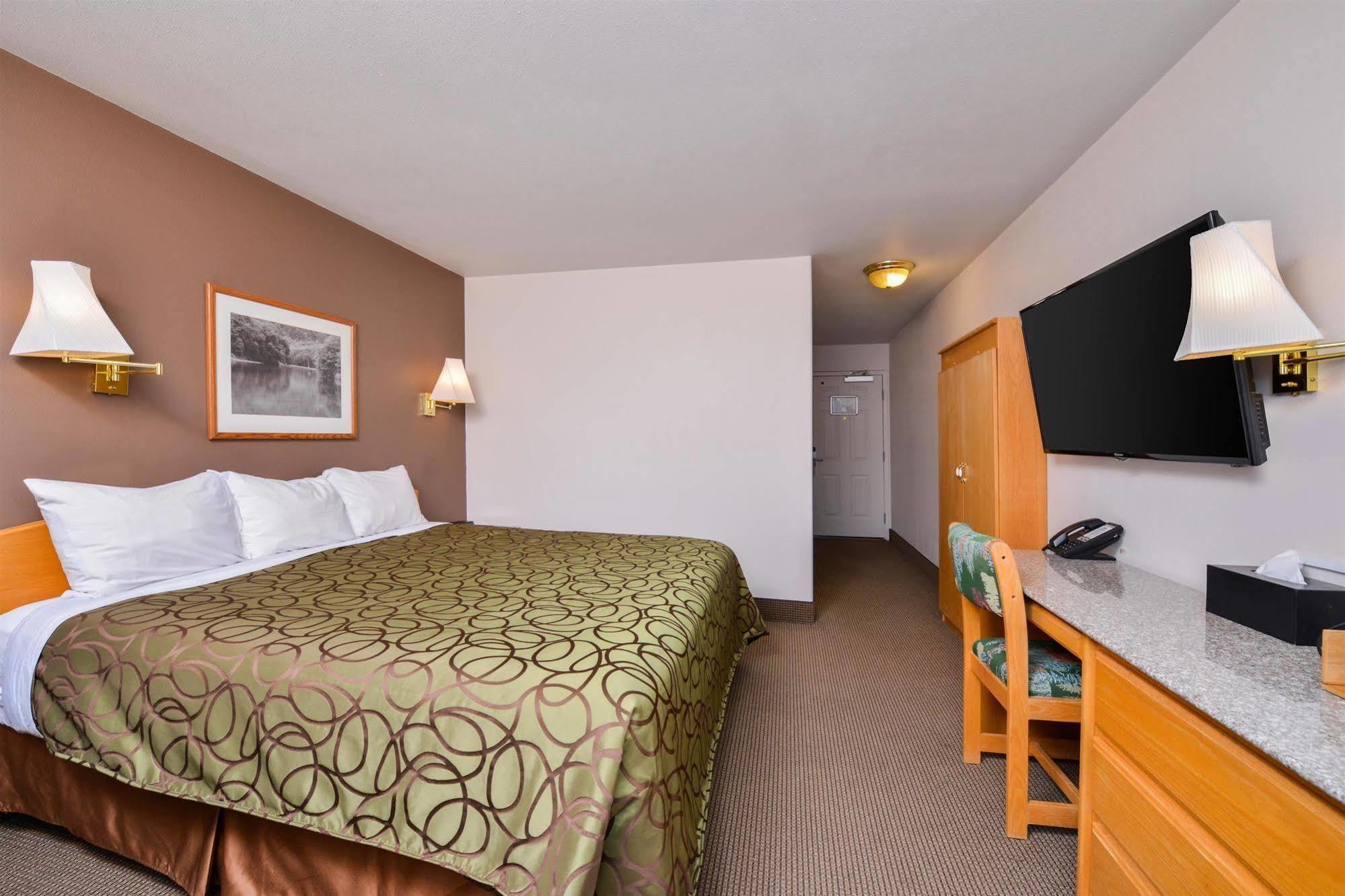 Canadas Best Value Inn Valemount Exterior foto
