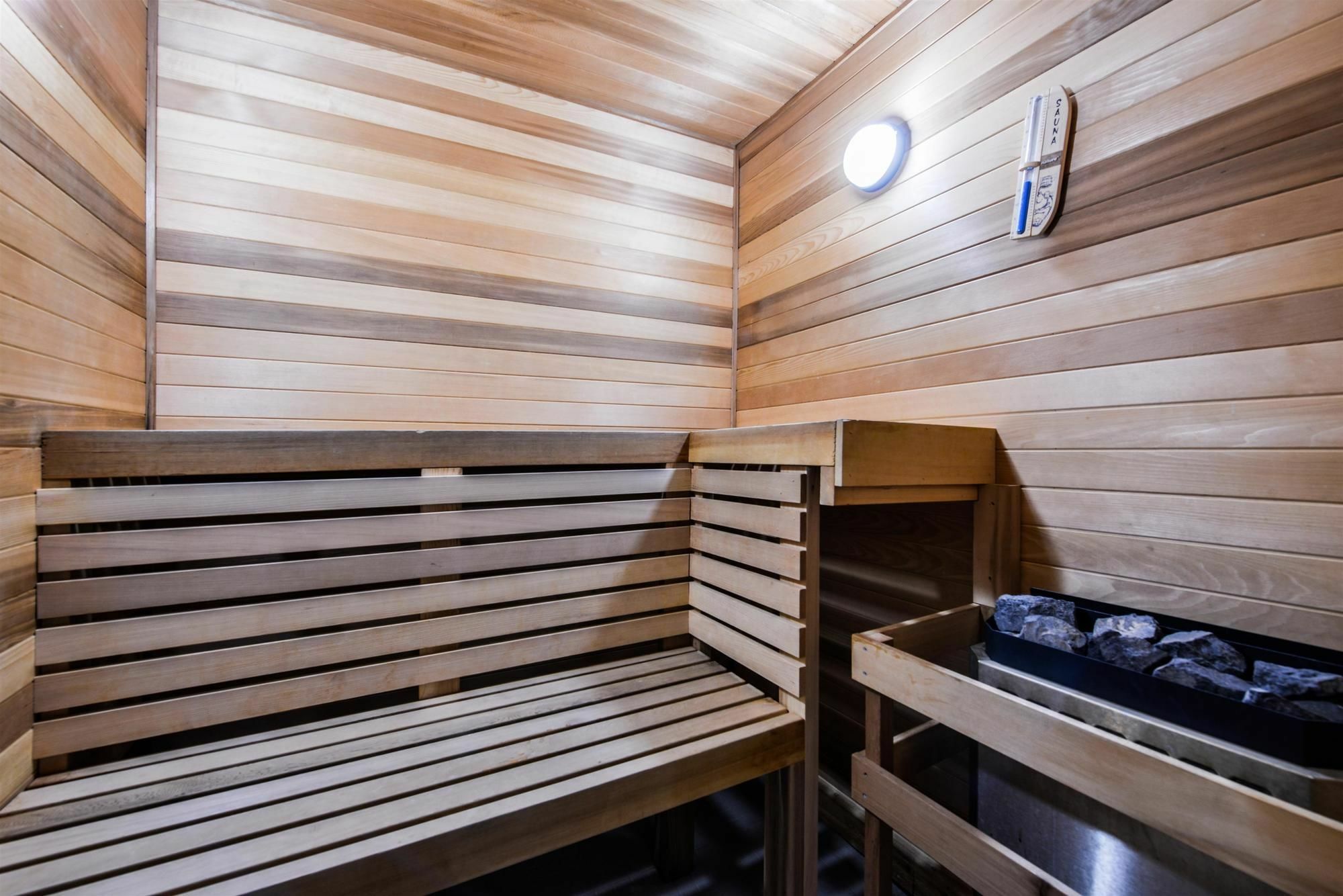 Canadas Best Value Inn Valemount Exterior foto